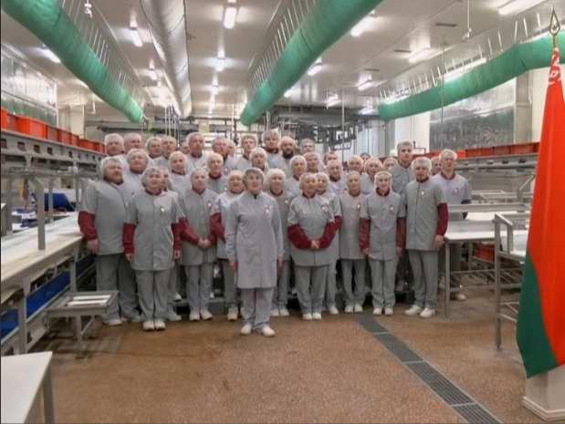 РАБОТНИКИ МЯСОКОМБИНАТА СПЕЛИ ГИМН ВМЕСТЕ