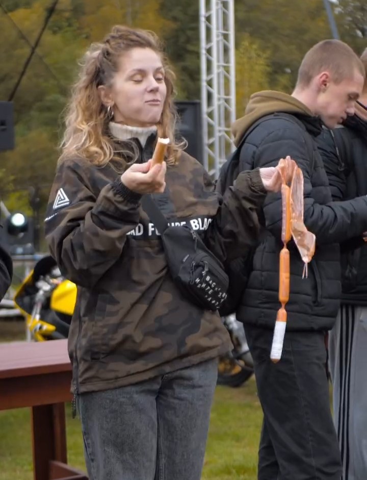 конкурс с сосисками.jpg