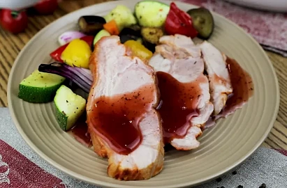 Рулька в брусничном маринаде